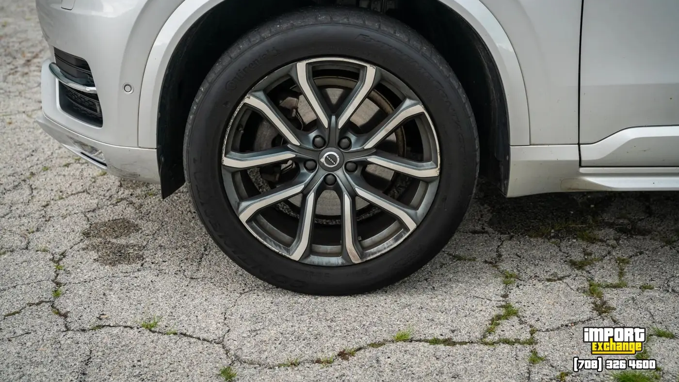 2017 Volvo XC90 T6 Momentum