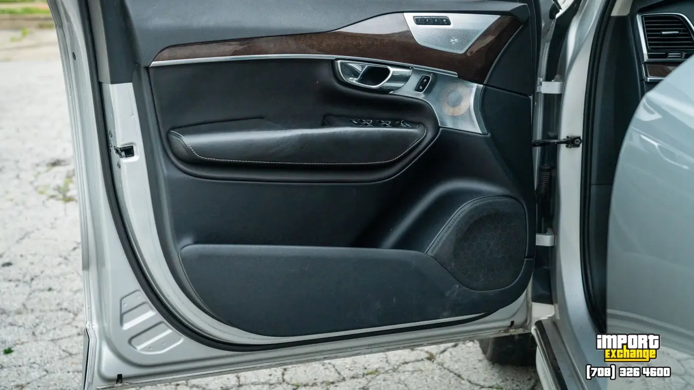 2017 Volvo XC90 T6 Momentum