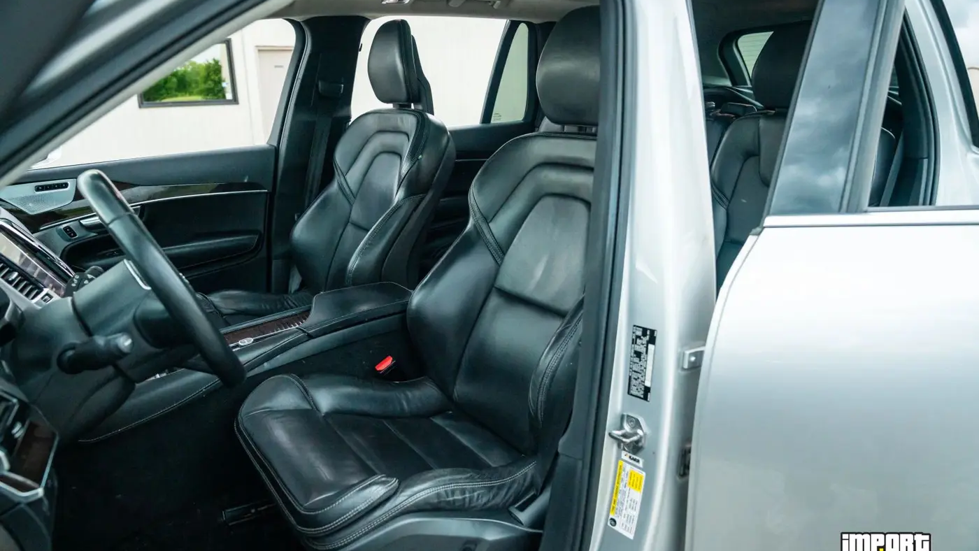 2017 Volvo XC90 T6 Momentum