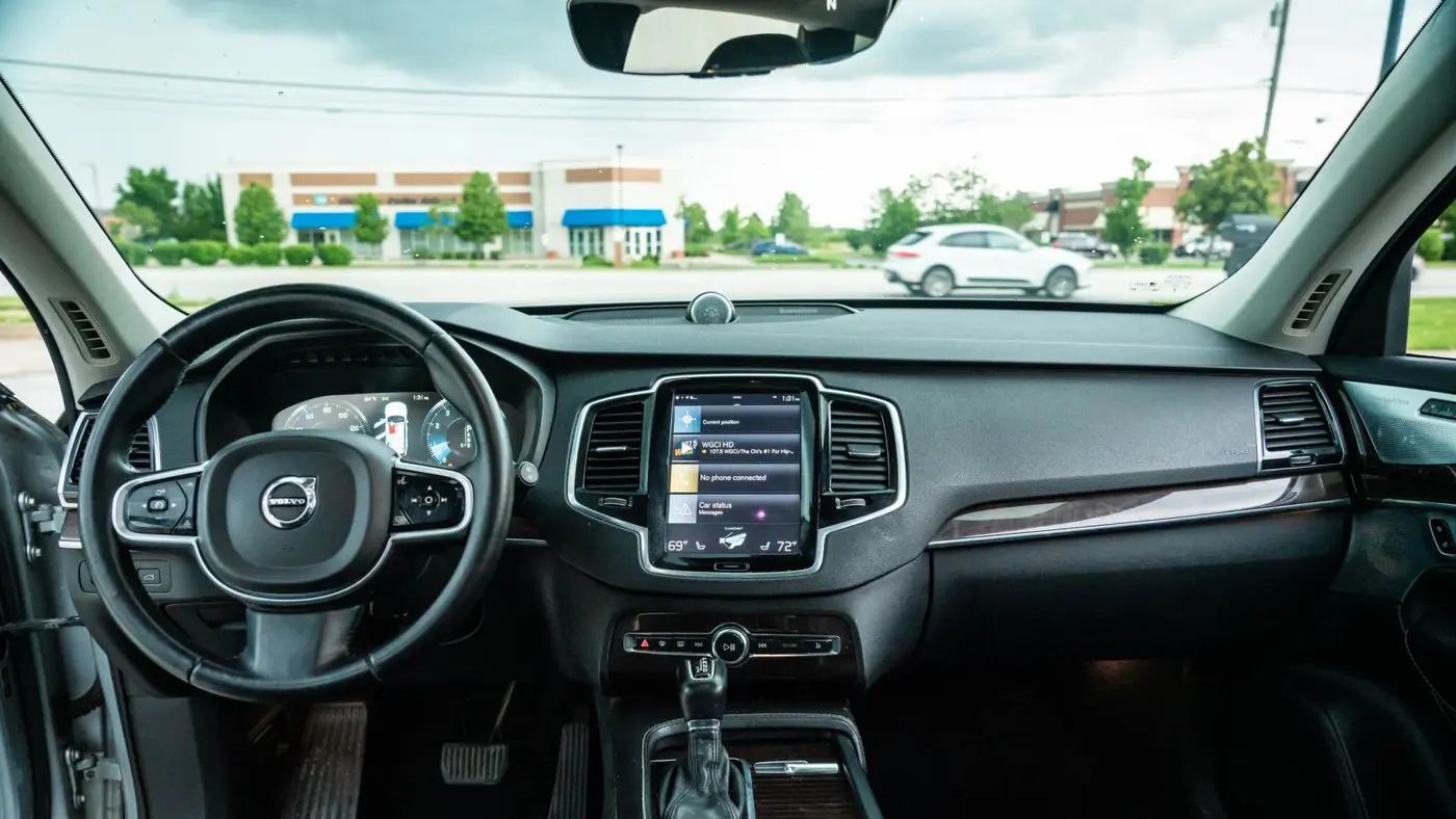 2017 Volvo XC90 T6 Momentum