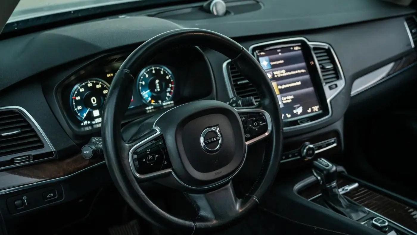 2017 Volvo XC90 T6 Momentum