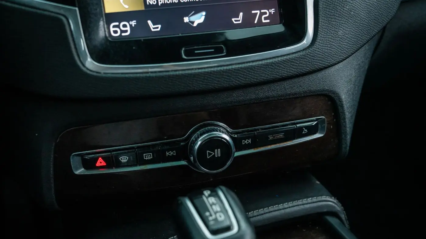 2017 Volvo XC90 T6 Momentum