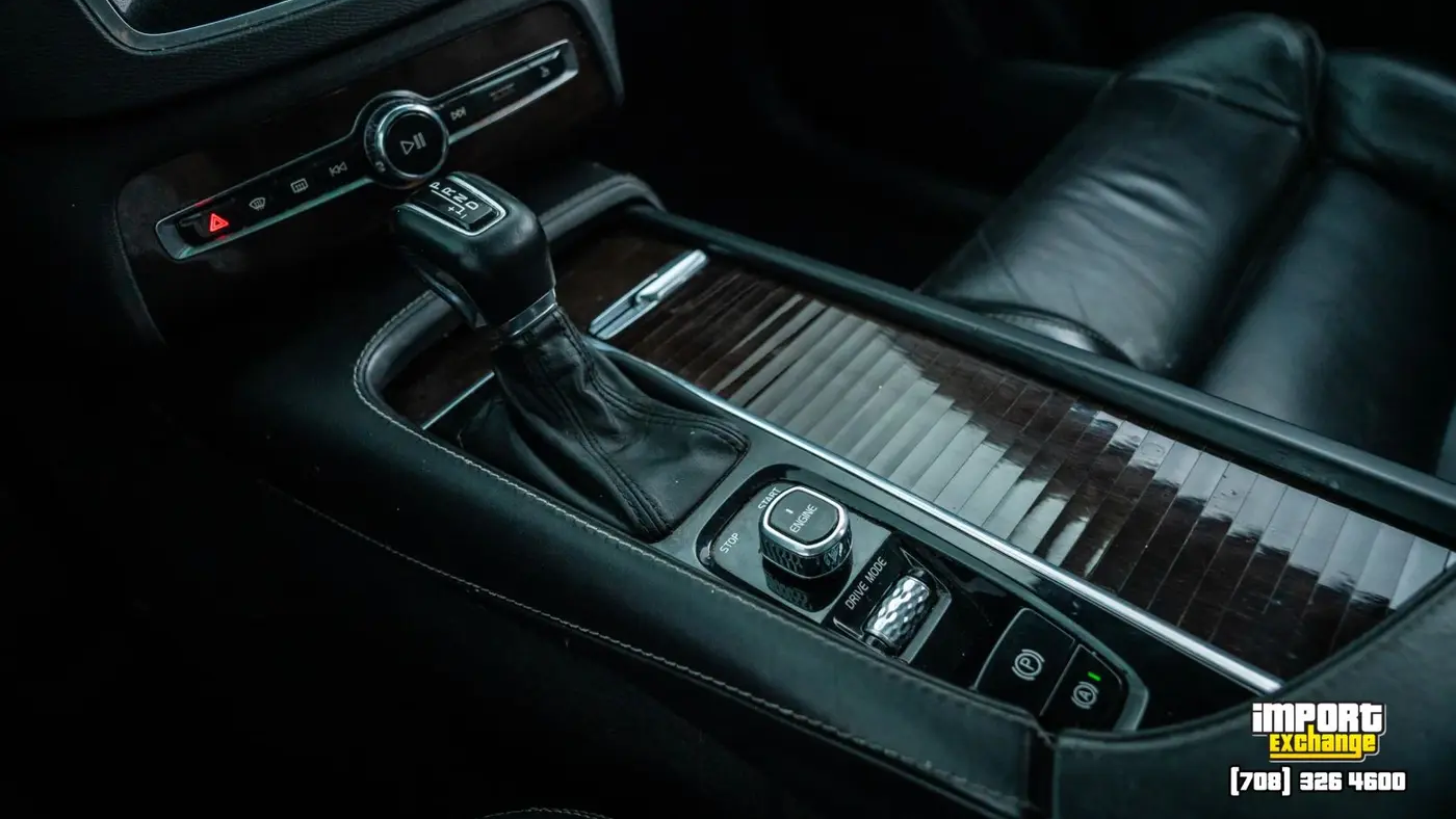 2017 Volvo XC90 T6 Momentum