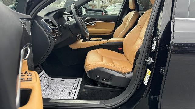 2017 Volvo XC90 T6 Momentum