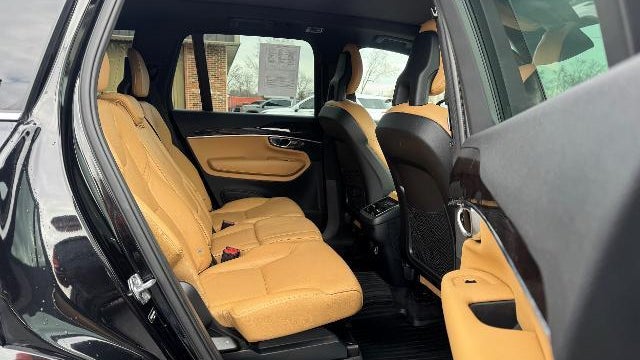 2017 Volvo XC90 T6 Momentum