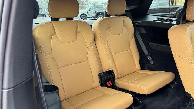 2017 Volvo XC90 T6 Momentum