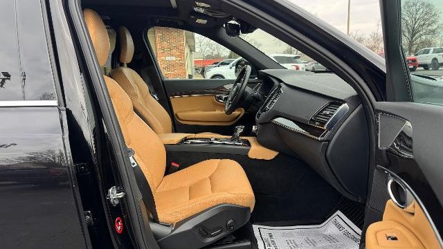 2017 Volvo XC90 T6 Momentum