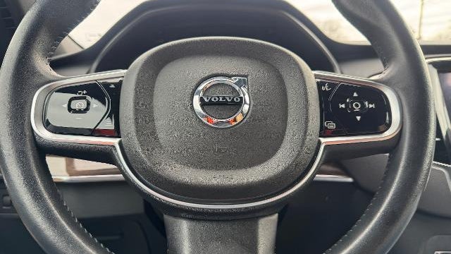 2017 Volvo XC90 T6 Momentum