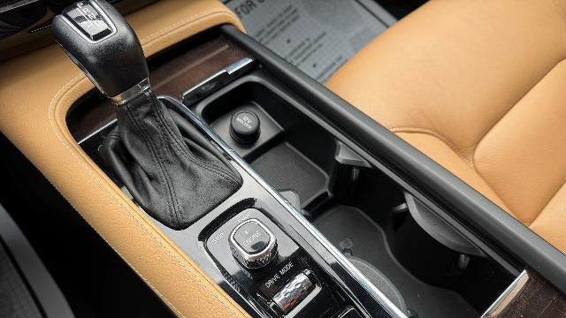 2017 Volvo XC90 T6 Momentum