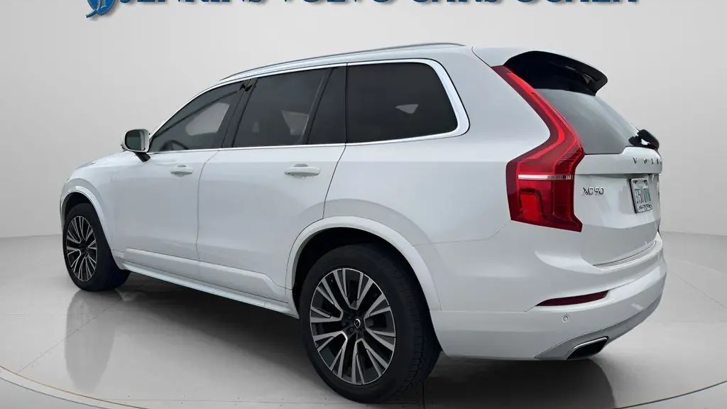 2020 Volvo XC90 T6 Momentum 7-Passenger