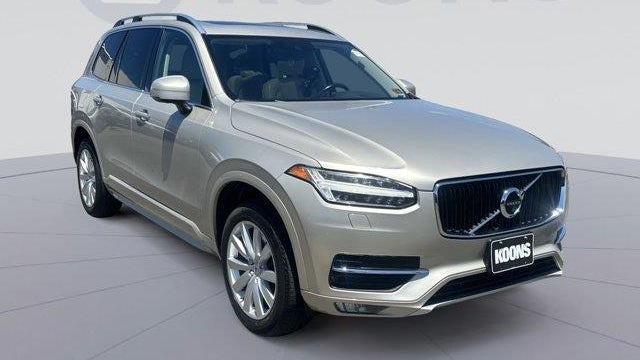 2017 Volvo XC90 T6 Momentum