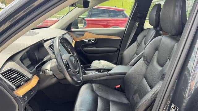 2021 Volvo XC90 T6 Momentum 7-Passenger