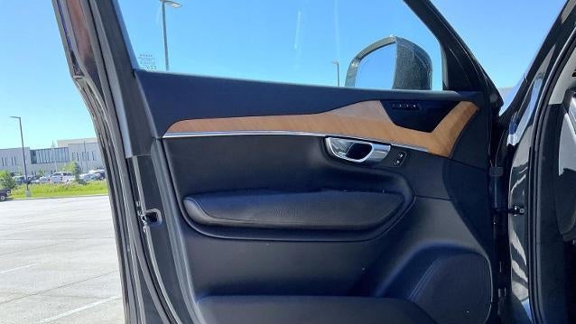 2021 Volvo XC90 T6 Momentum 7-Passenger