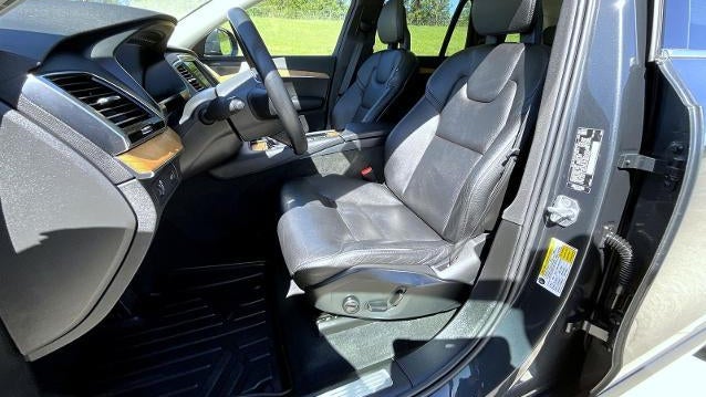 2021 Volvo XC90 T6 Momentum 7-Passenger