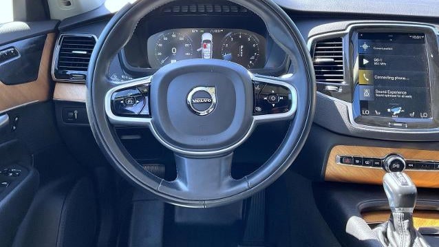 2021 Volvo XC90 T6 Momentum 7-Passenger