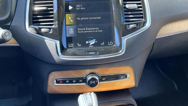 2021 Volvo XC90 T6 Momentum 7-Passenger