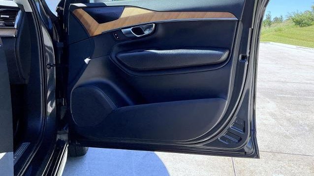 2021 Volvo XC90 T6 Momentum 7-Passenger