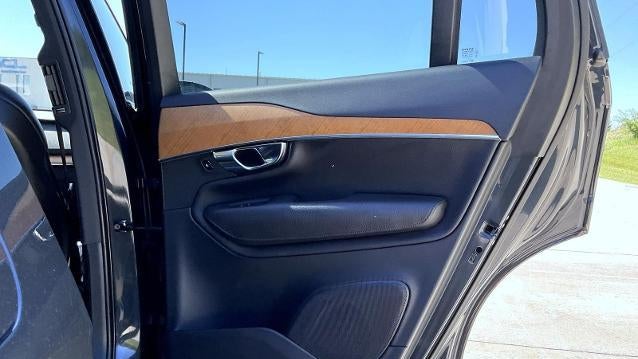2021 Volvo XC90 T6 Momentum 7-Passenger