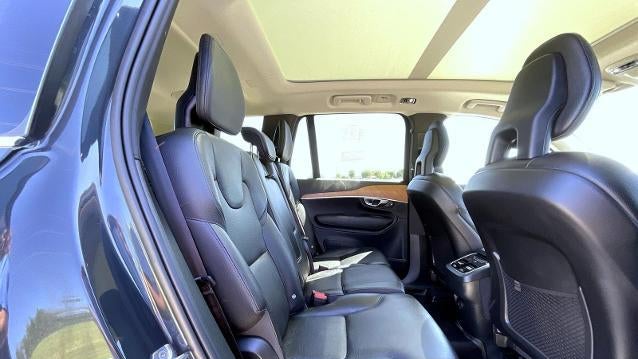 2021 Volvo XC90 T6 Momentum 7-Passenger