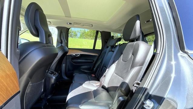 2021 Volvo XC90 T6 Momentum 7-Passenger