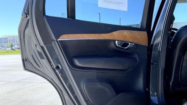 2021 Volvo XC90 T6 Momentum 7-Passenger