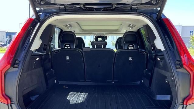 2021 Volvo XC90 T6 Momentum 7-Passenger
