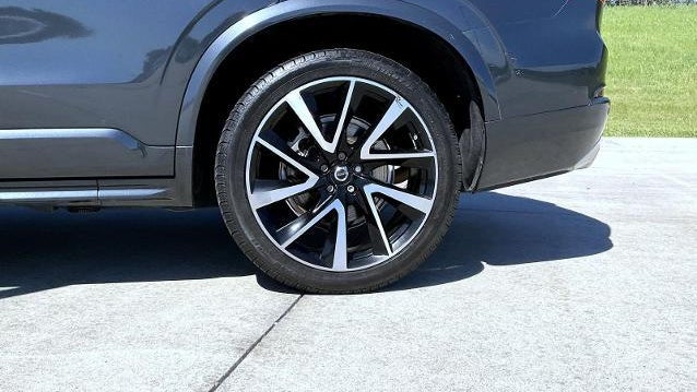 2021 Volvo XC90 T6 Momentum 7-Passenger