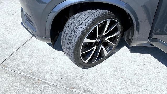 2021 Volvo XC90 T6 Momentum 7-Passenger