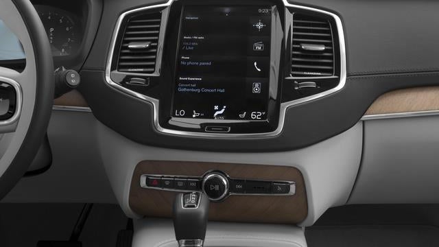 2016 Volvo XC90 T6 Momentum