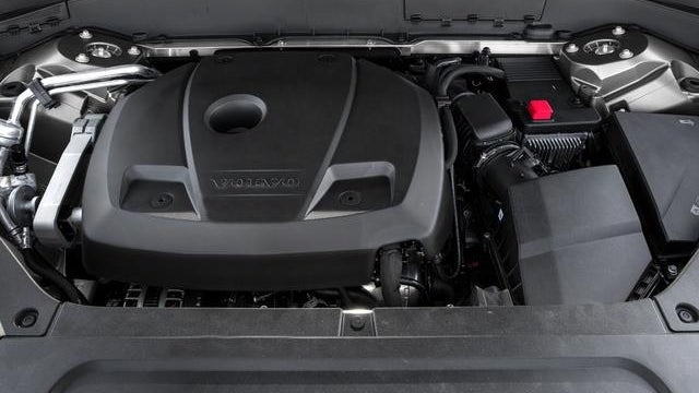 2016 Volvo XC90 T6 Momentum
