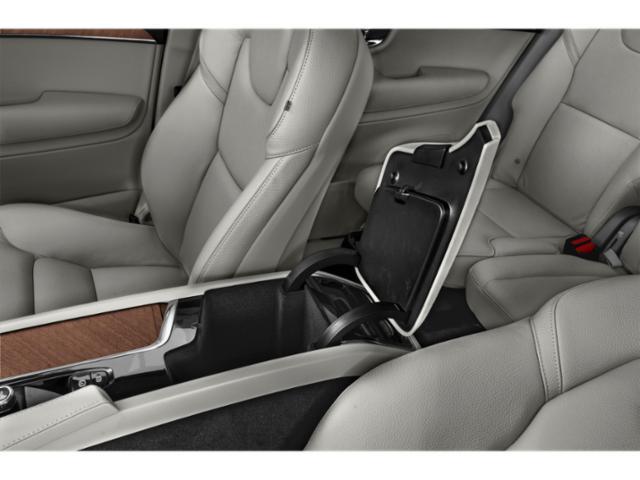 2022 Volvo XC90 - $27,025