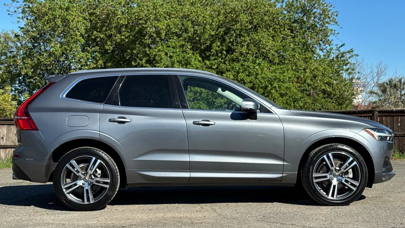 2021 Volvo XC60 T6 Momentum