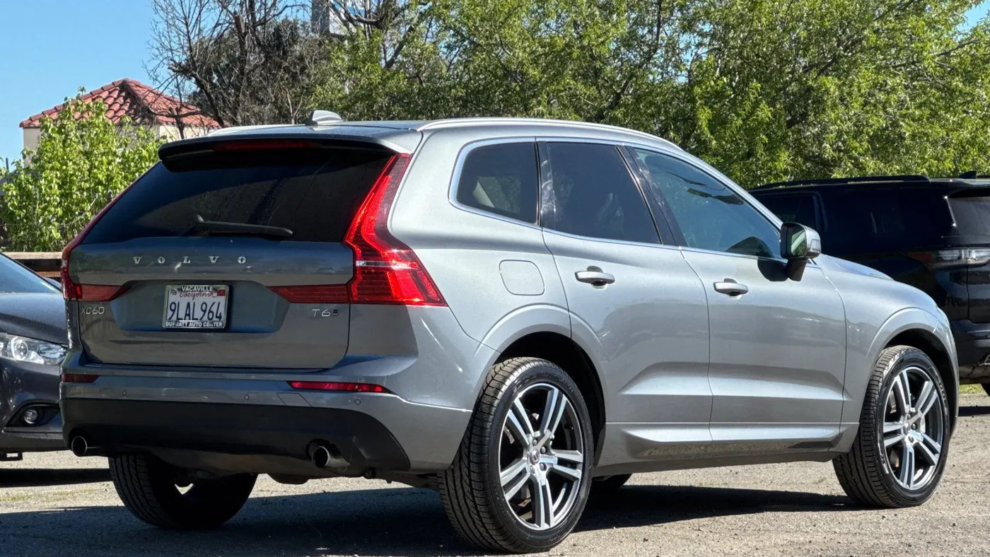 2021 Volvo XC60 T6 Momentum
