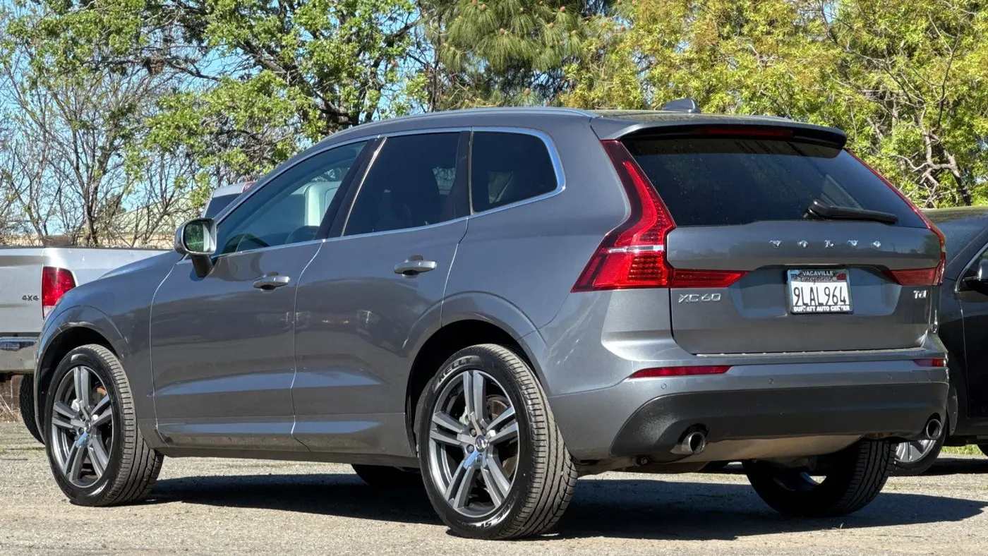 2021 Volvo XC60 T6 Momentum