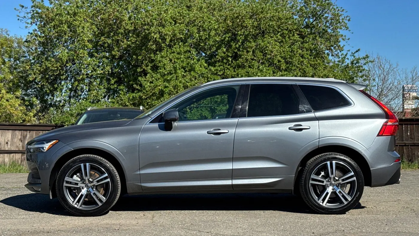 2021 Volvo XC60 T6 Momentum