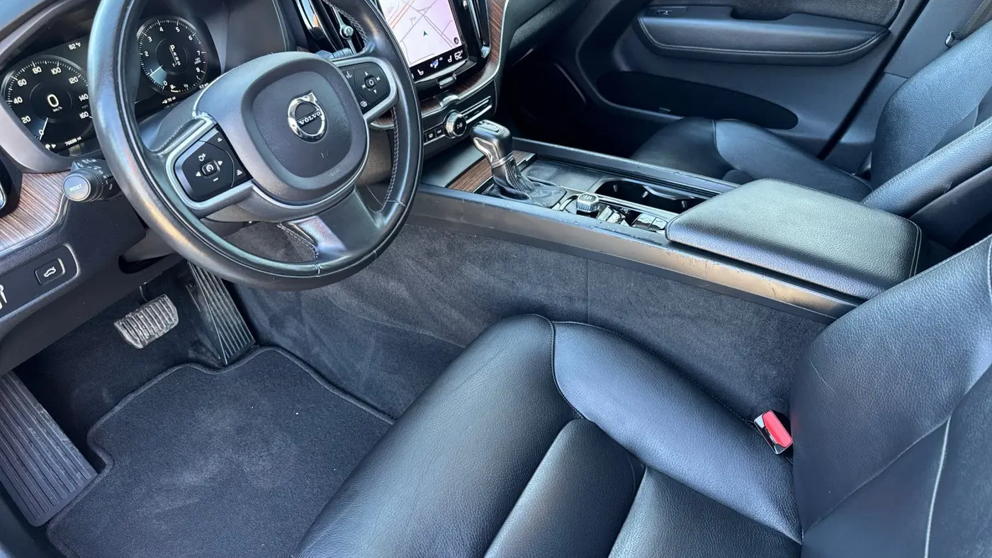 2021 Volvo XC60 T6 Momentum