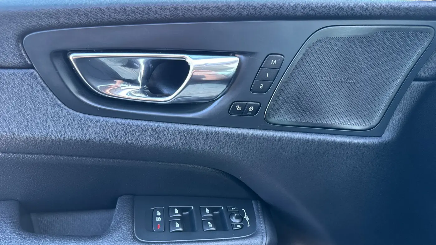 2021 Volvo XC60 T6 Momentum