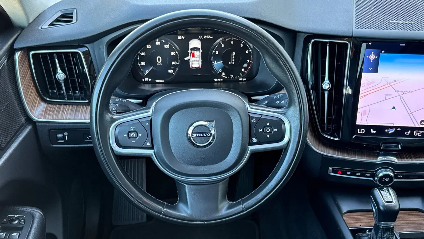 2021 Volvo XC60 T6 Momentum