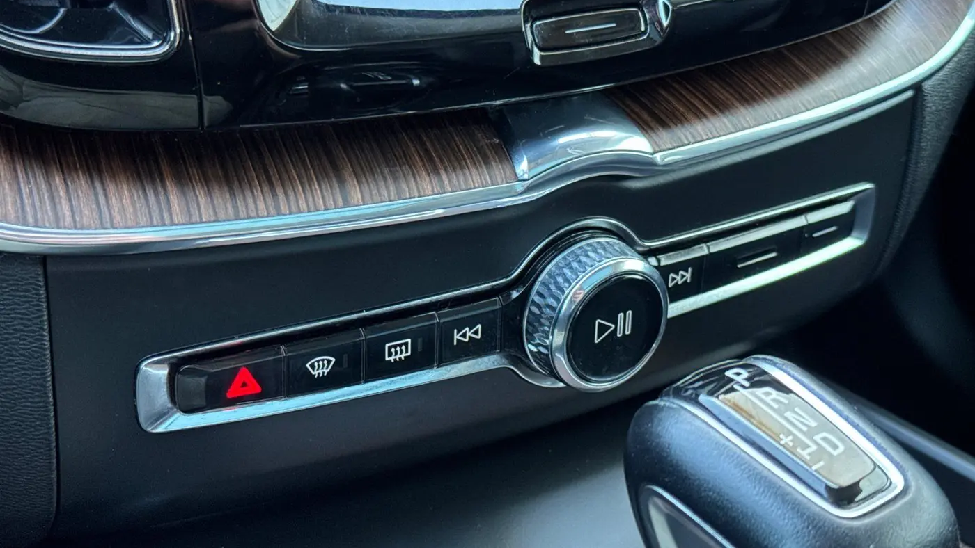 2021 Volvo XC60 T6 Momentum