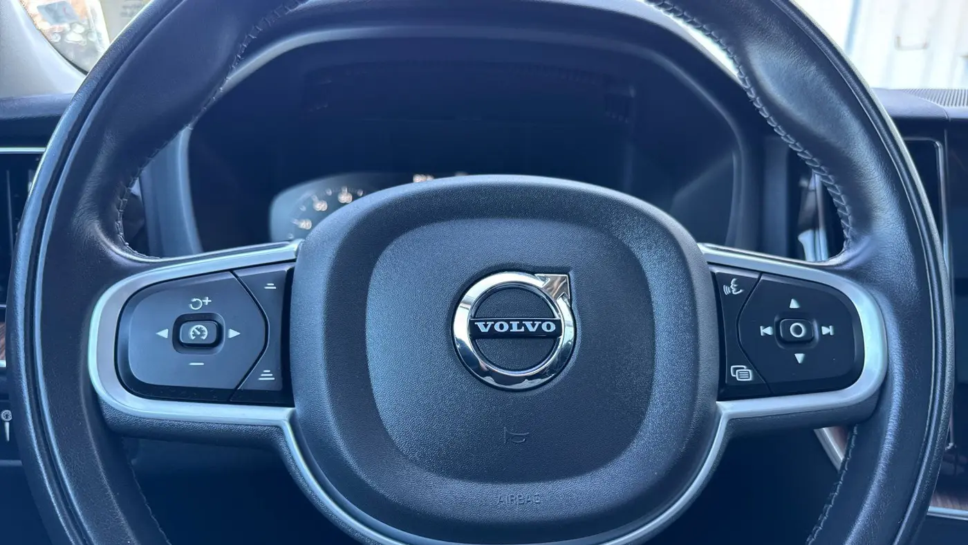 2021 Volvo XC60 T6 Momentum