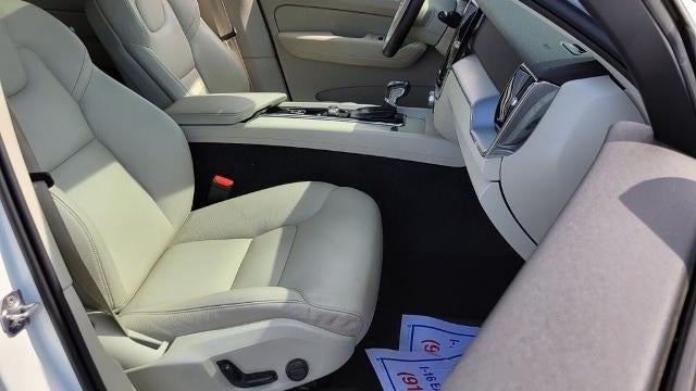 2020 Volvo XC60 T6 Momentum