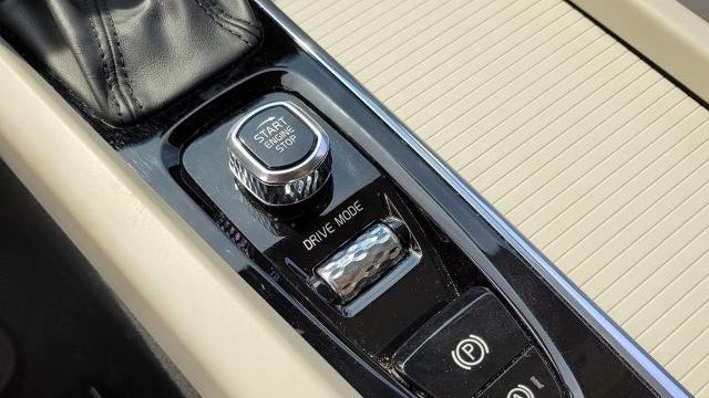 2020 Volvo XC60 T6 Momentum