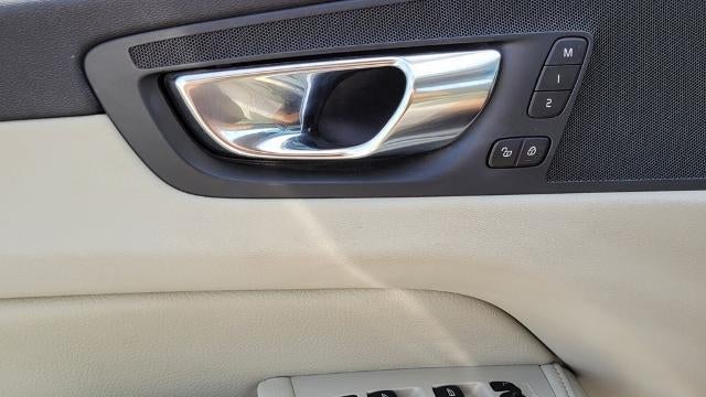 2020 Volvo XC60 T6 Momentum