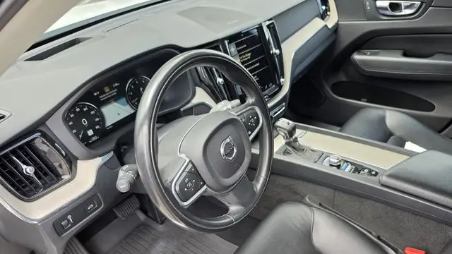 2018 Volvo XC60 T6 Momentum