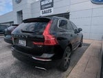 2019 XC60 Thumbnail 3