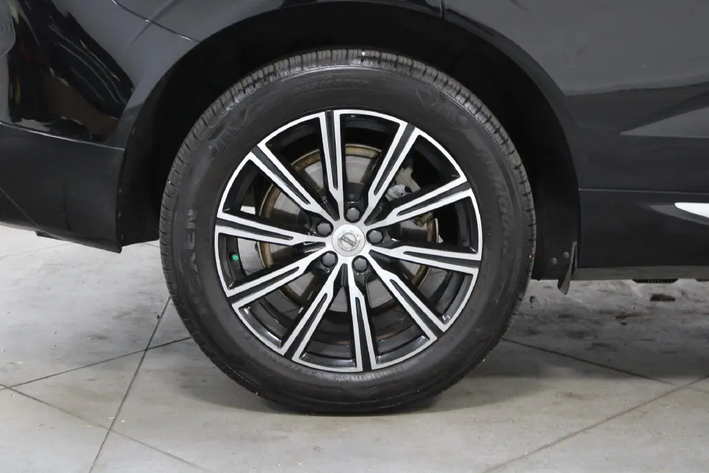 2020 Volvo XC60 - $20,558