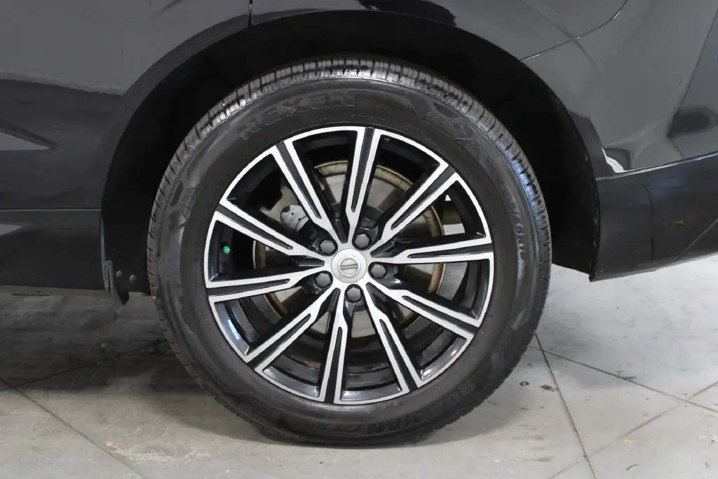 2020 Volvo XC60 - $20,558