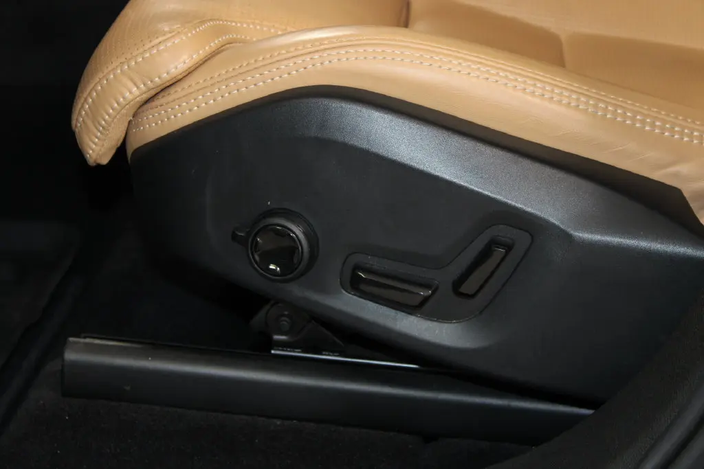 2020 Volvo XC60 - $20,558