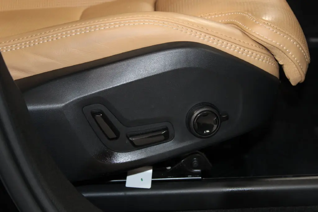 2020 Volvo XC60 - $20,558