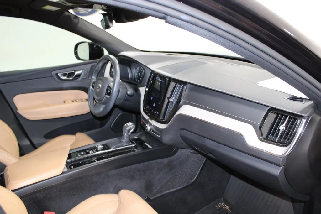 2020 Volvo XC60 - $20,558